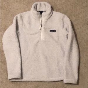 White Patagônia jacket